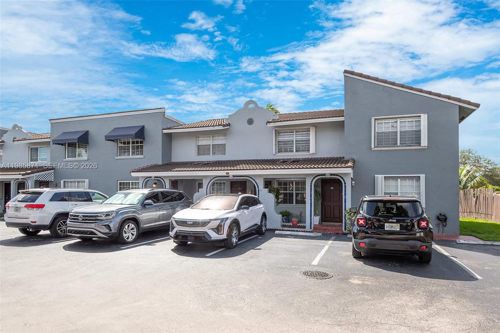 LAGO DEL REY CONDO - Residential