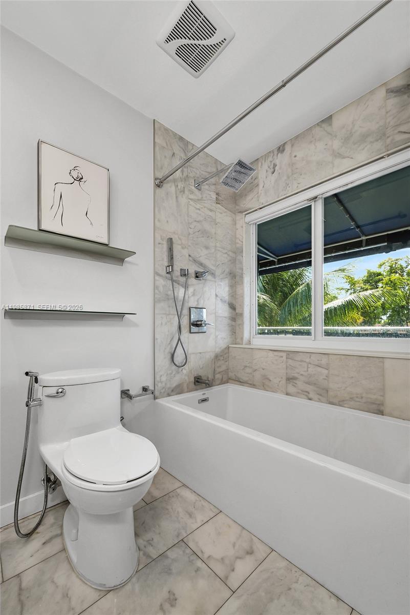 LAGO DEL REY CONDO - Residential