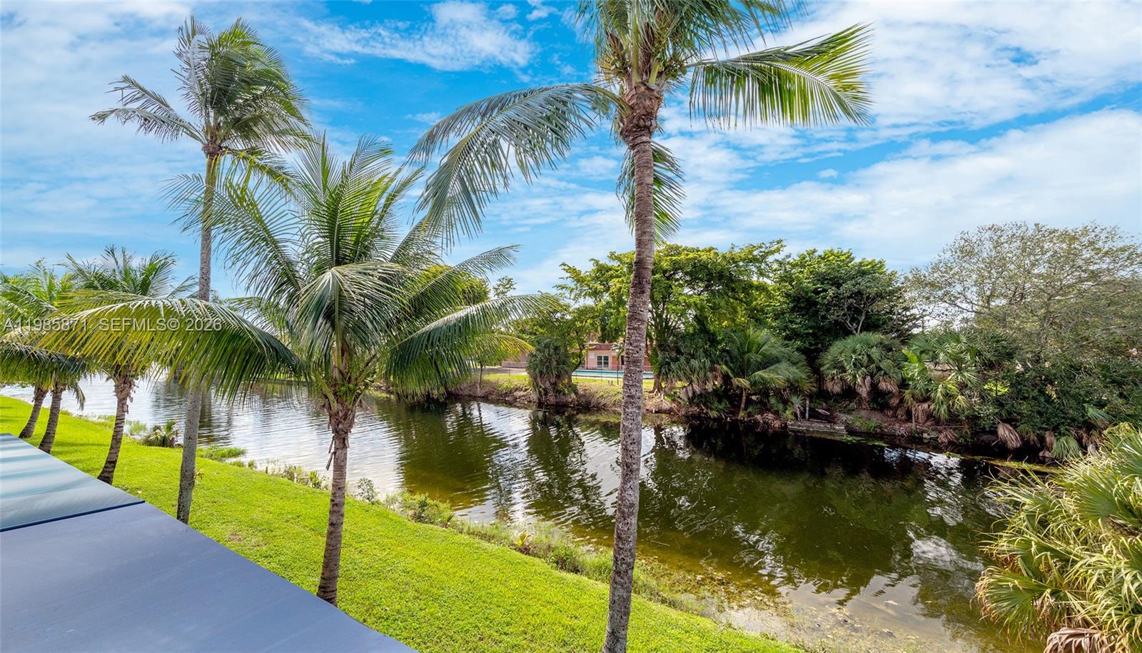 LAGO DEL REY CONDO - Residential