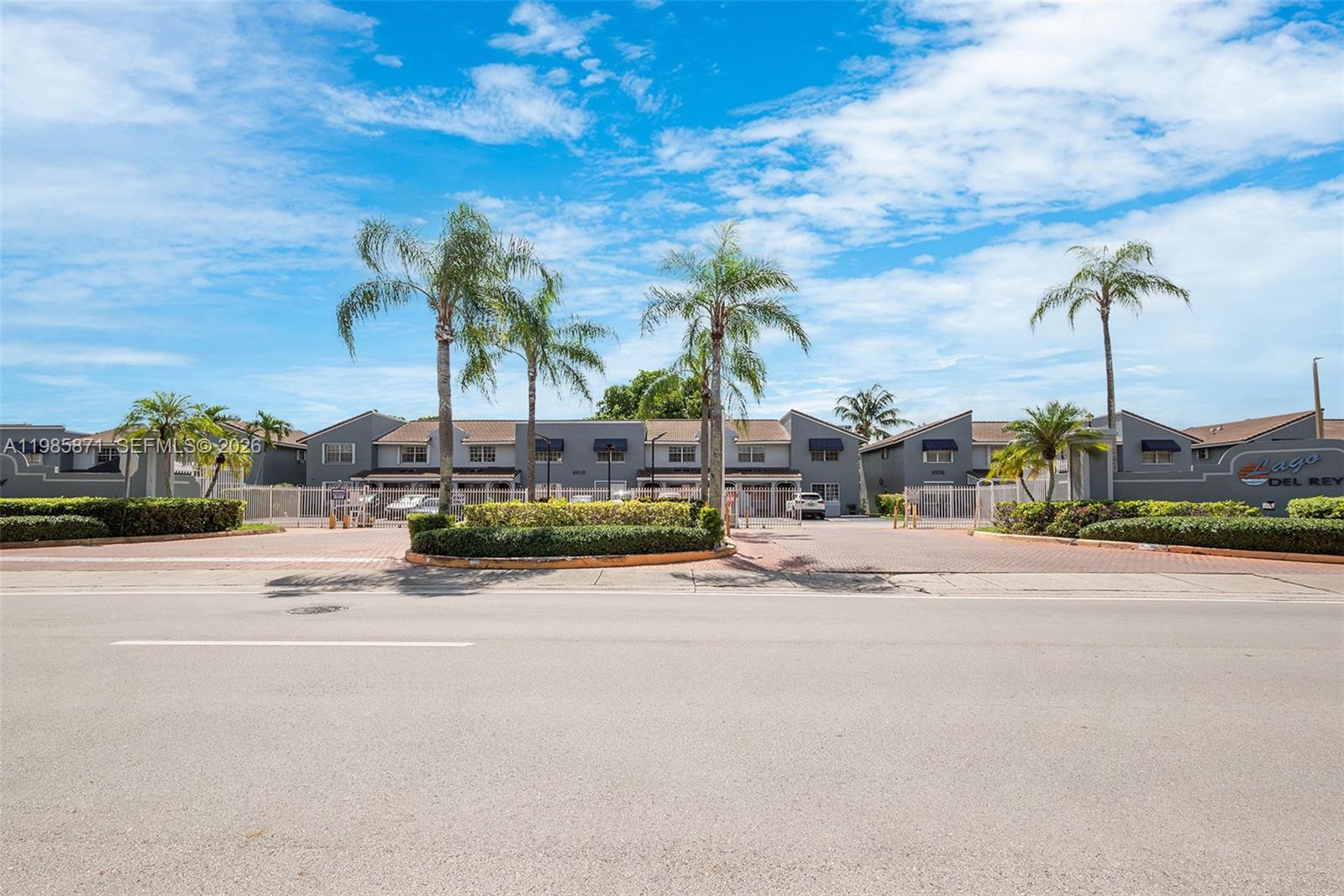 LAGO DEL REY CONDO - Residential