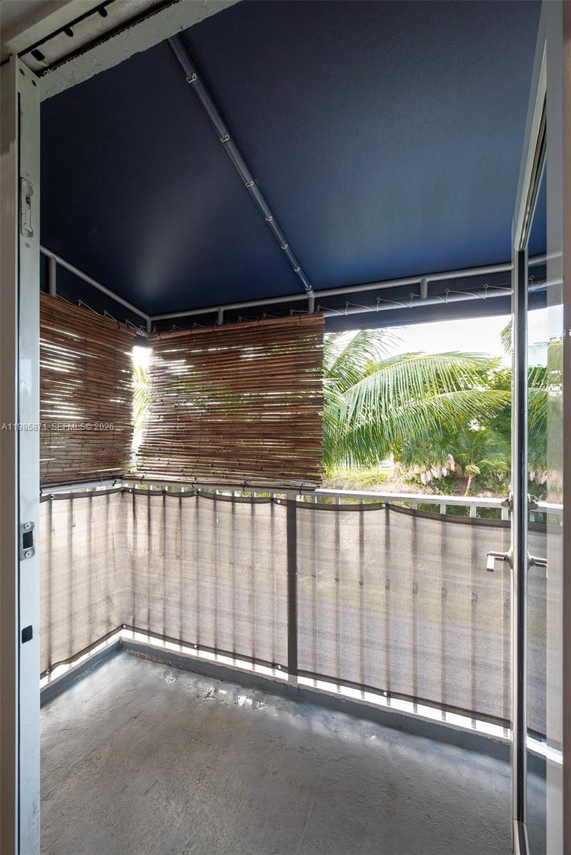 LAGO DEL REY CONDO - Residential