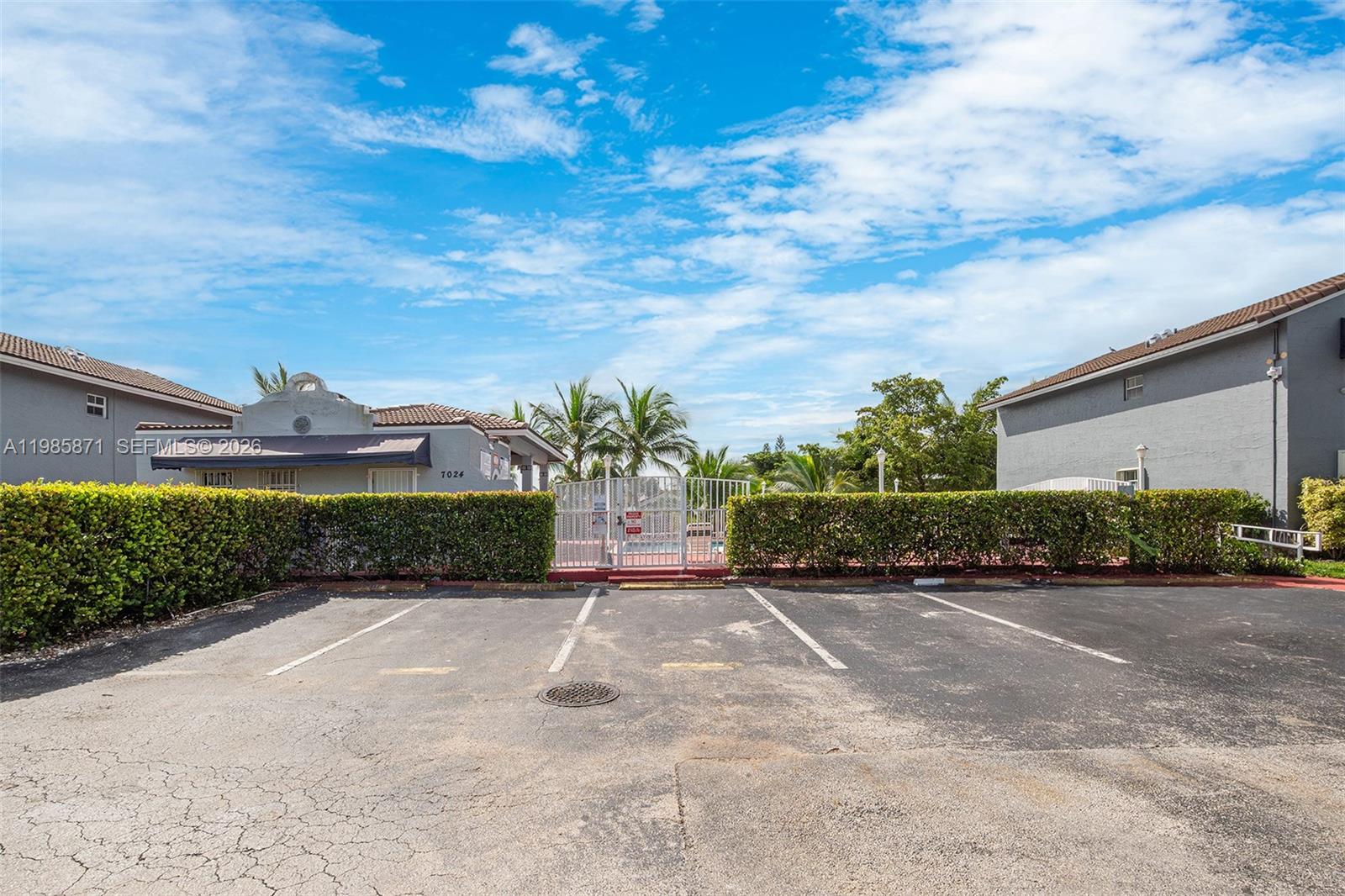 LAGO DEL REY CONDO - Residential