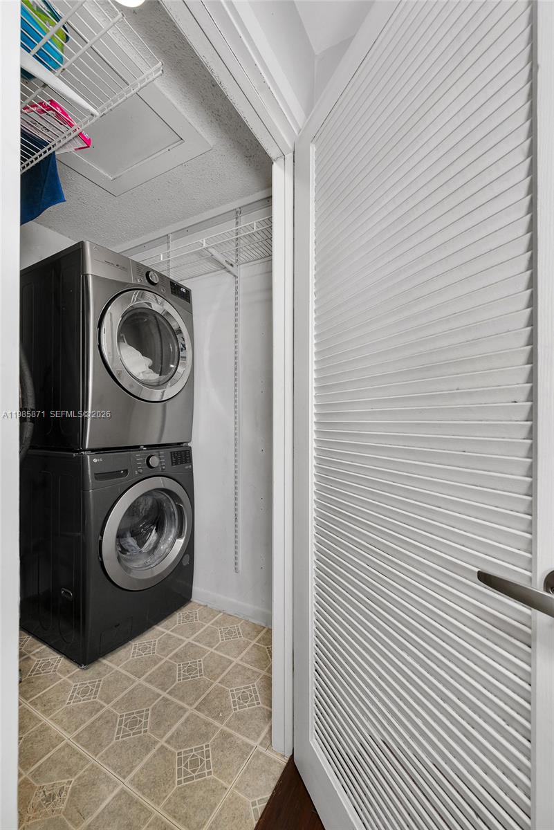 LAGO DEL REY CONDO - Residential