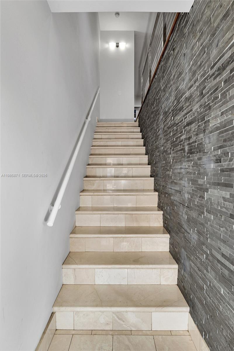 LAGO DEL REY CONDO - Residential