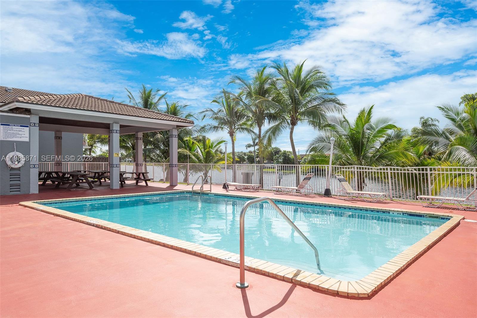 LAGO DEL REY CONDO - Residential