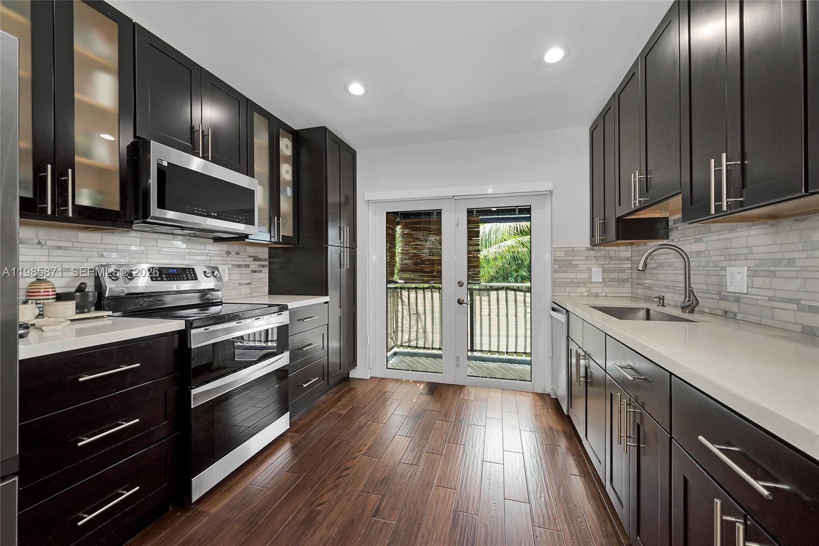 LAGO DEL REY CONDO - Residential