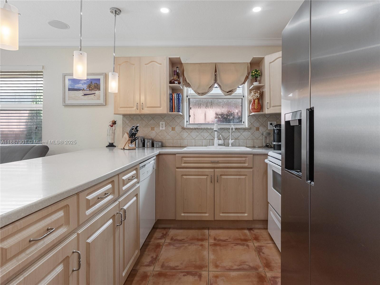 MC KEEVER TERR NO 3 - Residential