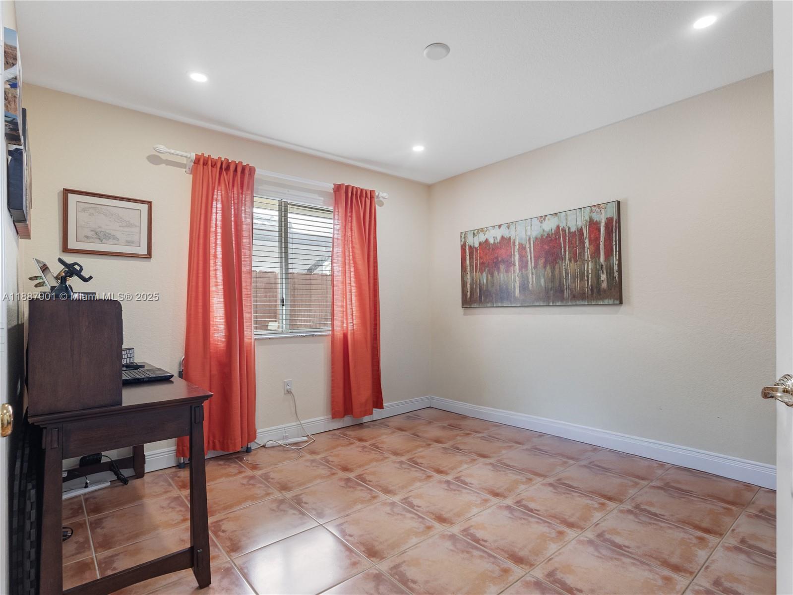 MC KEEVER TERR NO 3 - Residential