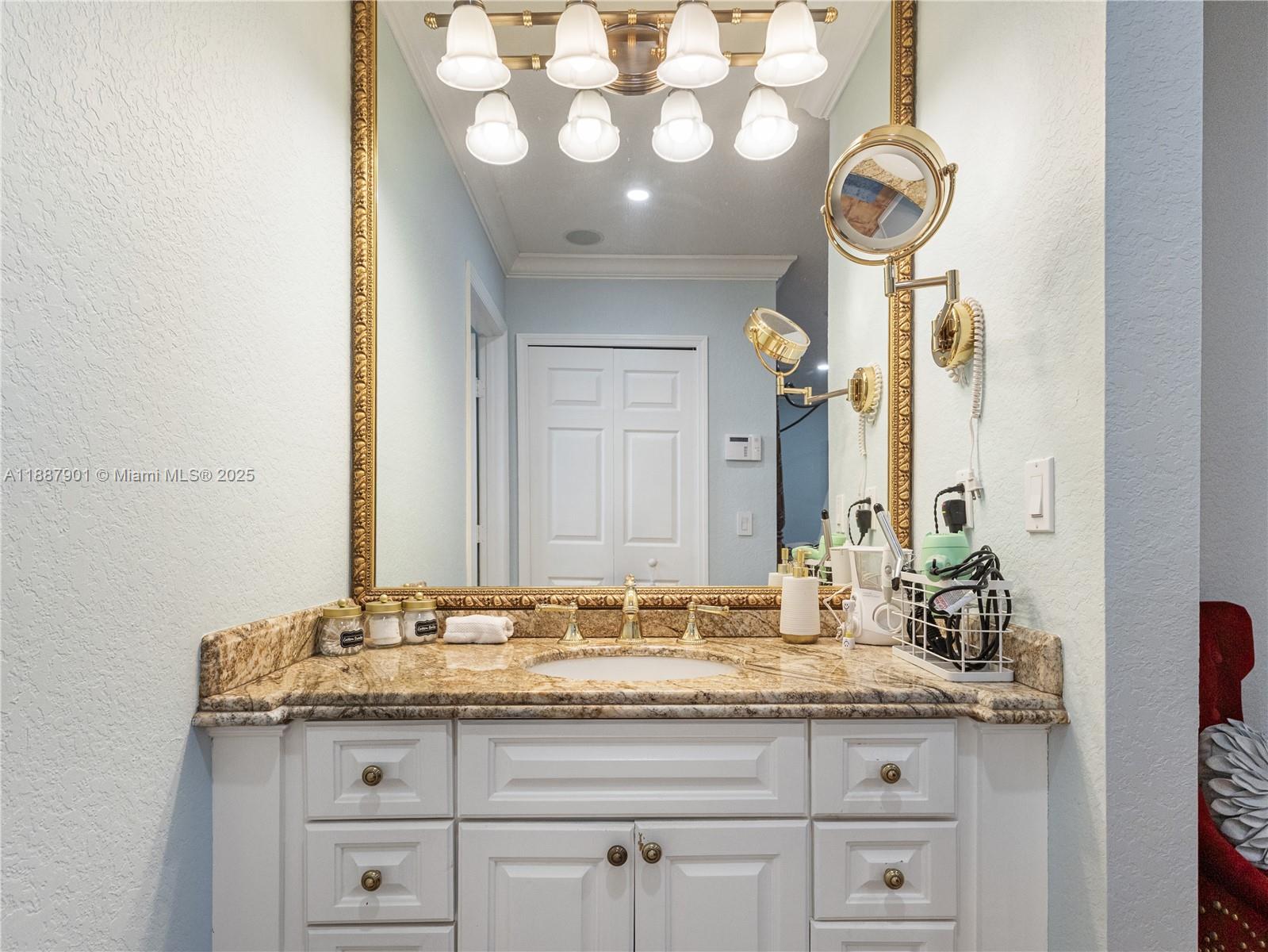 MC KEEVER TERR NO 3 - Residential