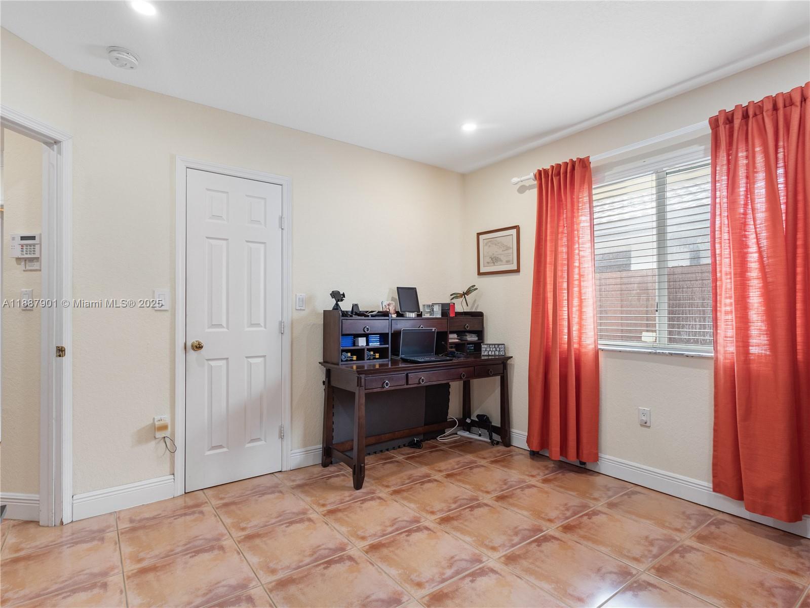 MC KEEVER TERR NO 3 - Residential