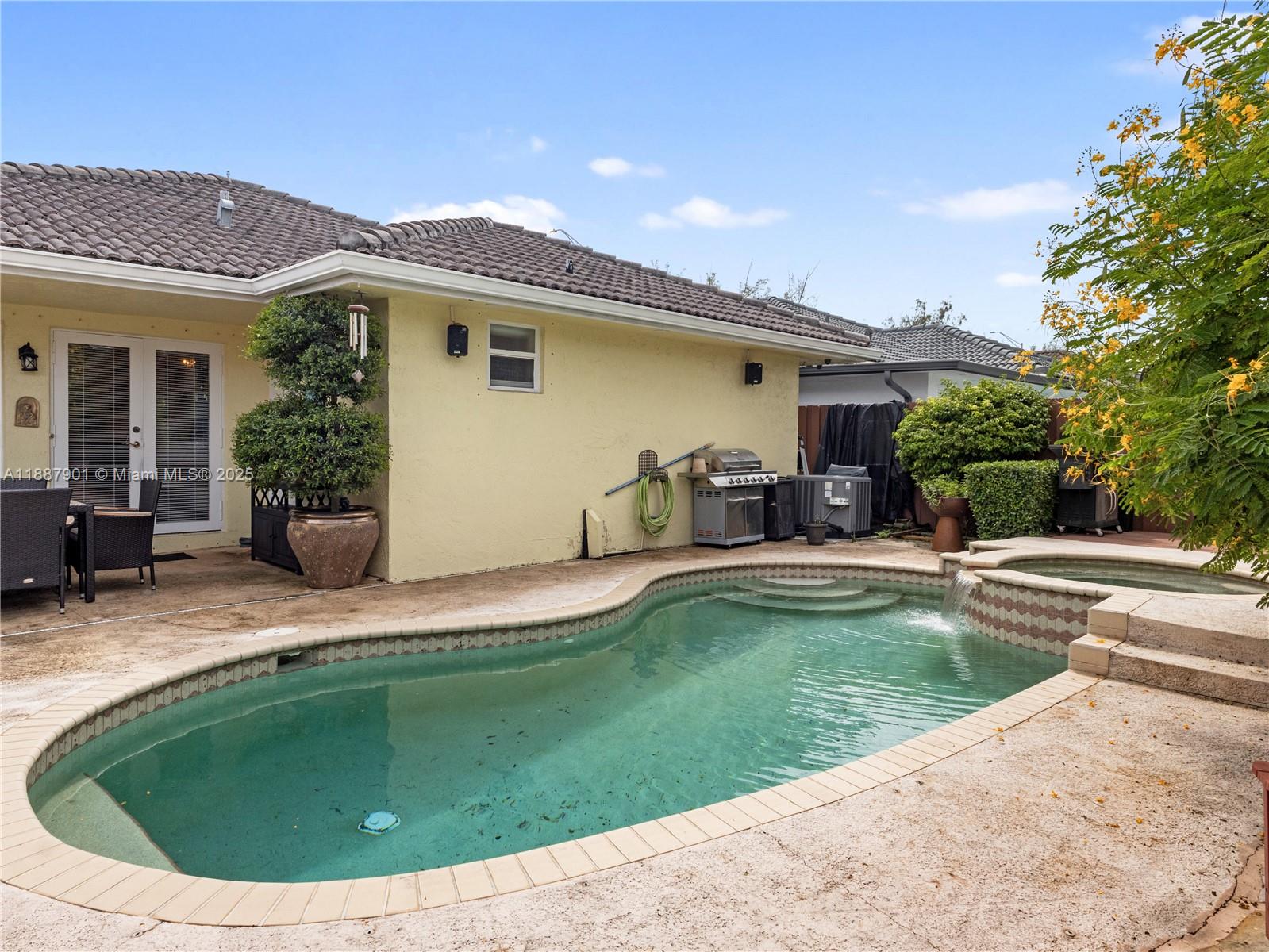 MC KEEVER TERR NO 3 - Residential