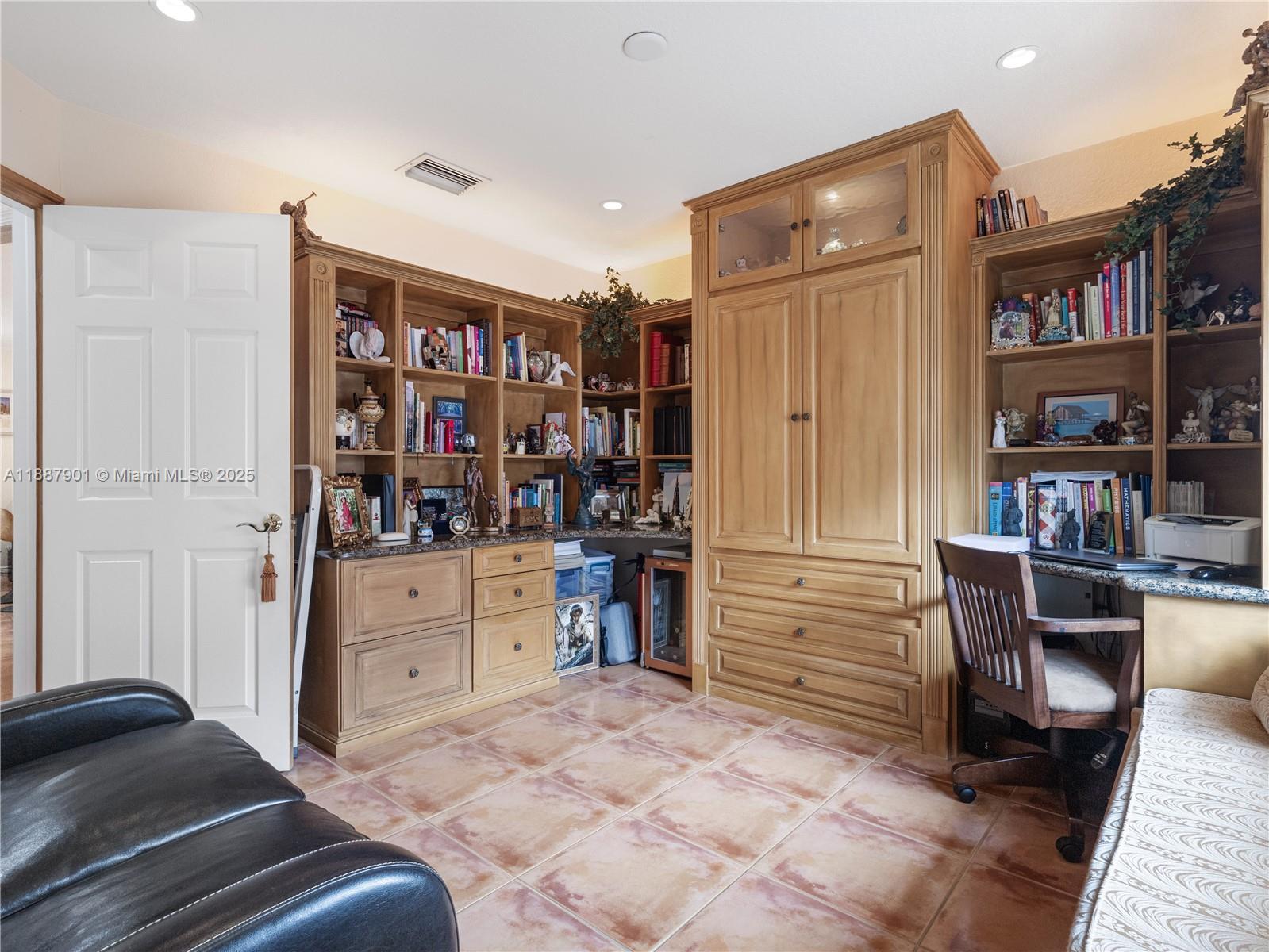 MC KEEVER TERR NO 3 - Residential