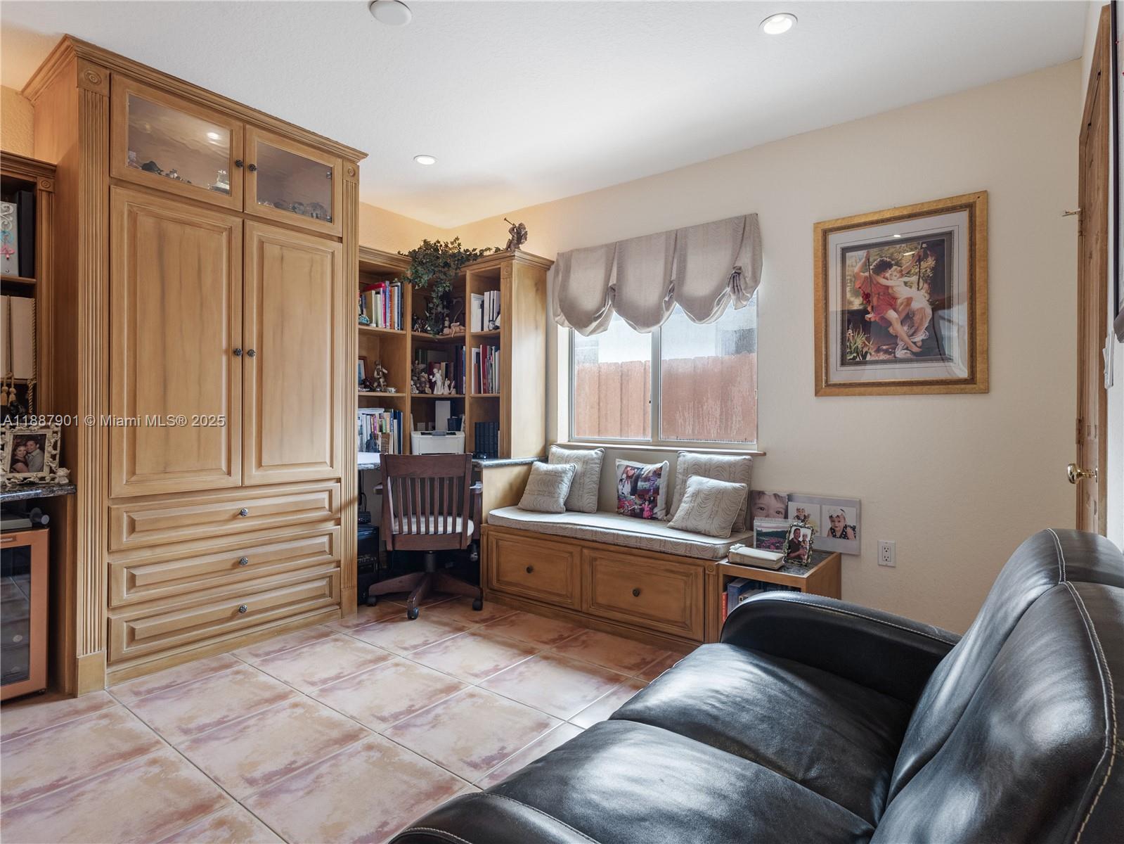 MC KEEVER TERR NO 3 - Residential