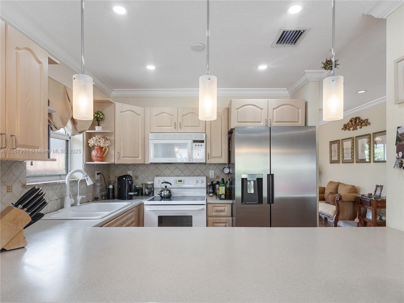 MC KEEVER TERR NO 3 - Residential