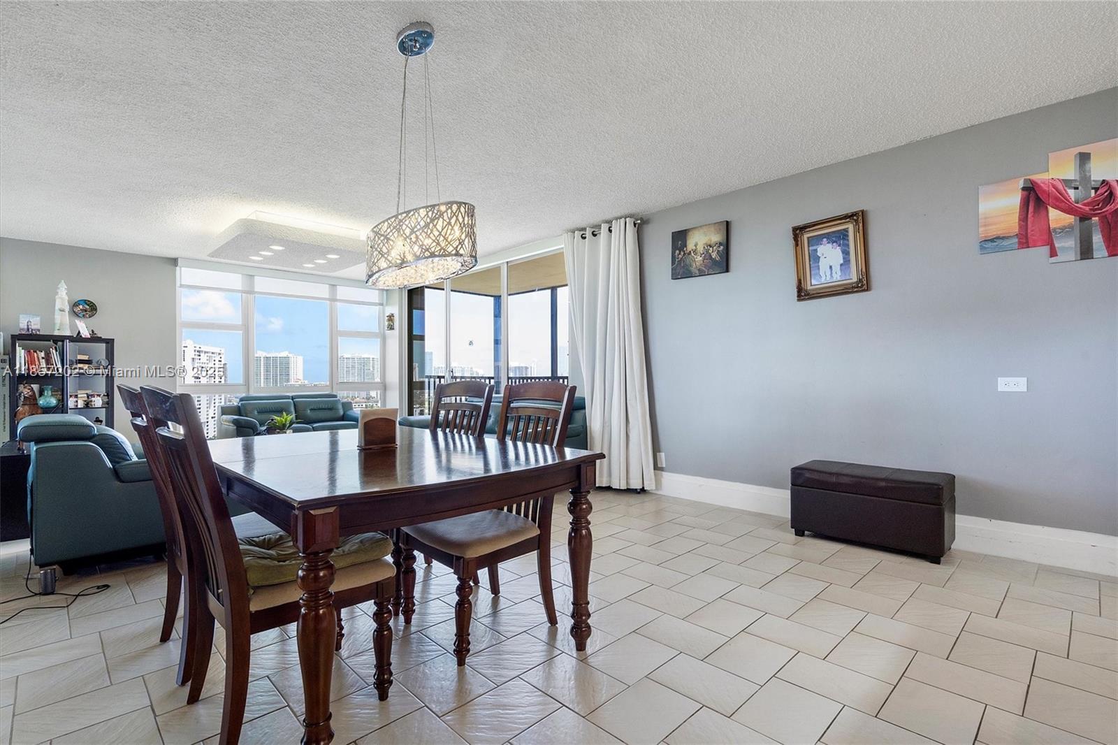 20379 W Country Club Dr 1933