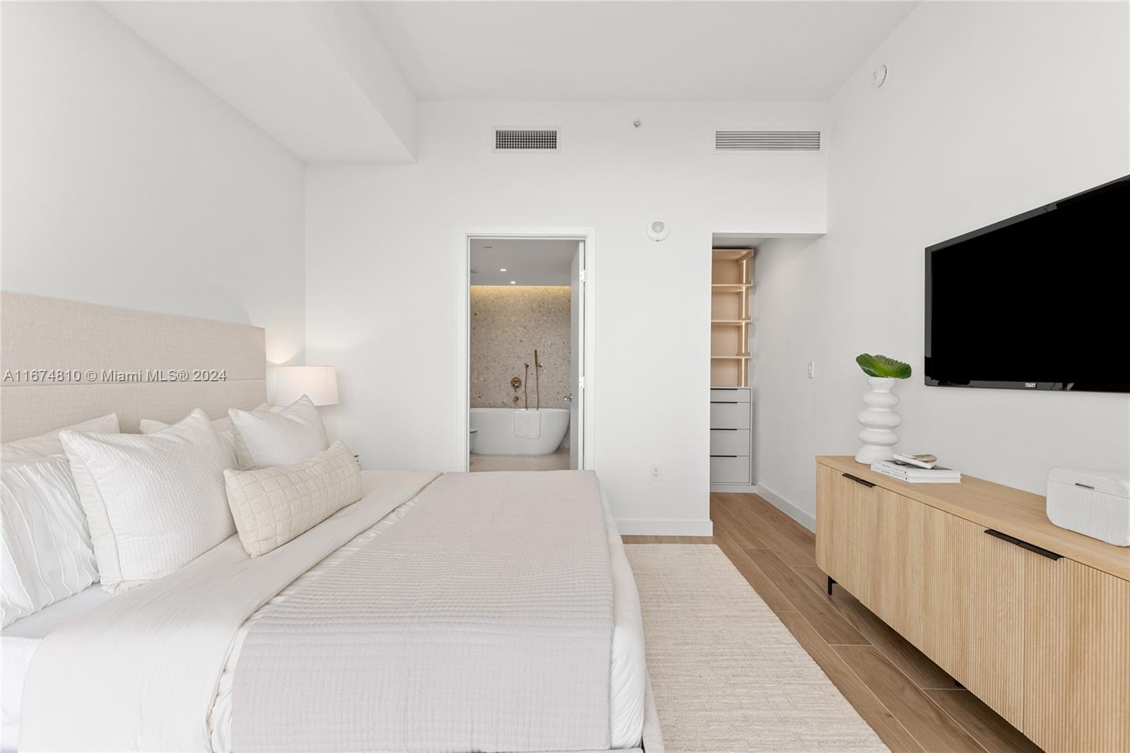 RHODES AMD NEW BISC - Residential