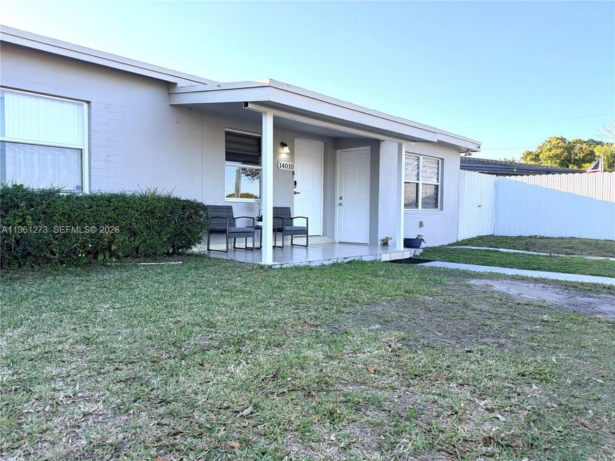 House for sale – No association. This 4-bedroom, 2-bathroom home sits on a spacious 7,300-square-foot lot. It features a large deck, perfect for entertaining, as well as parking for several vehicles and a private in-law room, ideal for large families or guests. The property boasts a modern kitchen with granite countertops and stainless steel appliances. It also includes a septic tank and a large backyard with great potential. Conveniently located near schools, shopping centers, and upscale restaurants, with easy access to the Florida Turnpike.