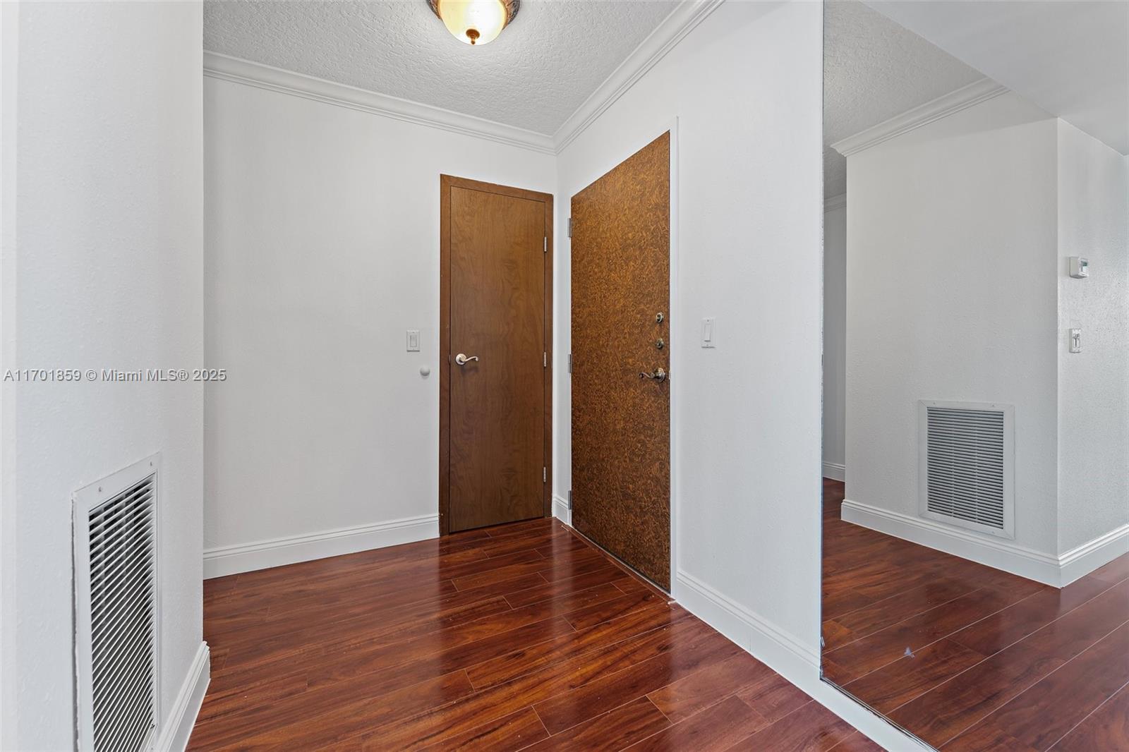 GEMINI CONDO - Residential