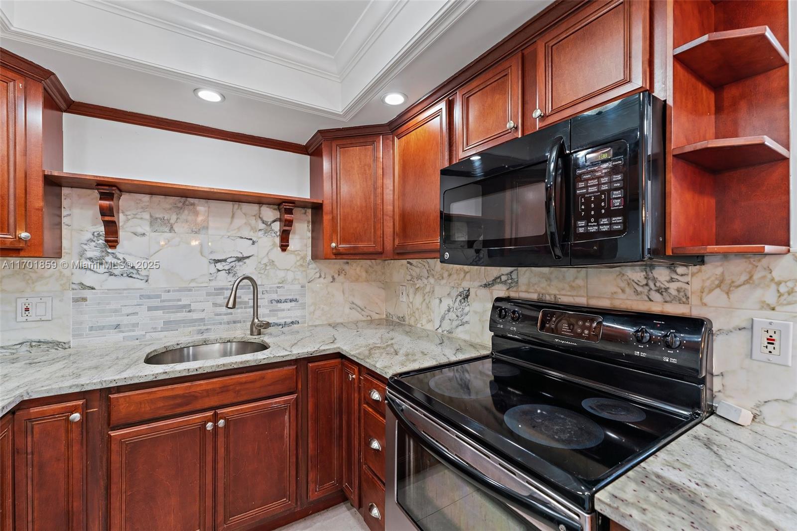 GEMINI CONDO - Residential