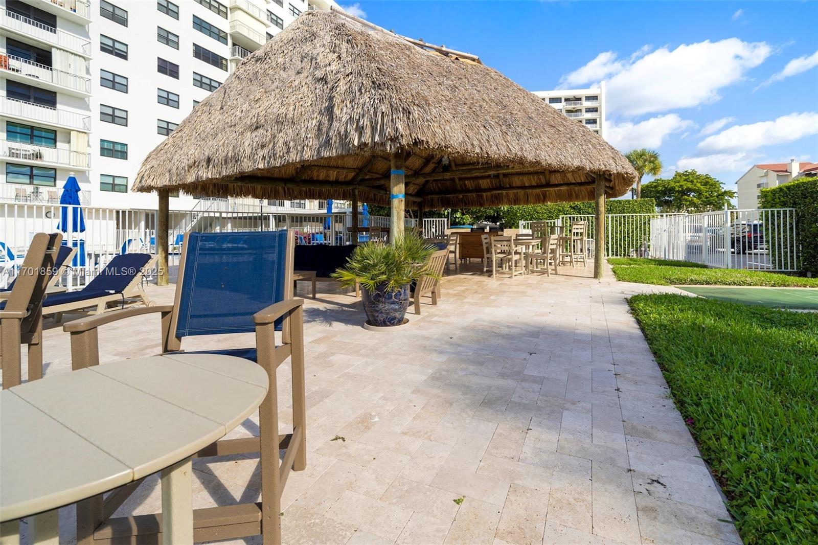 GEMINI CONDO - Residential