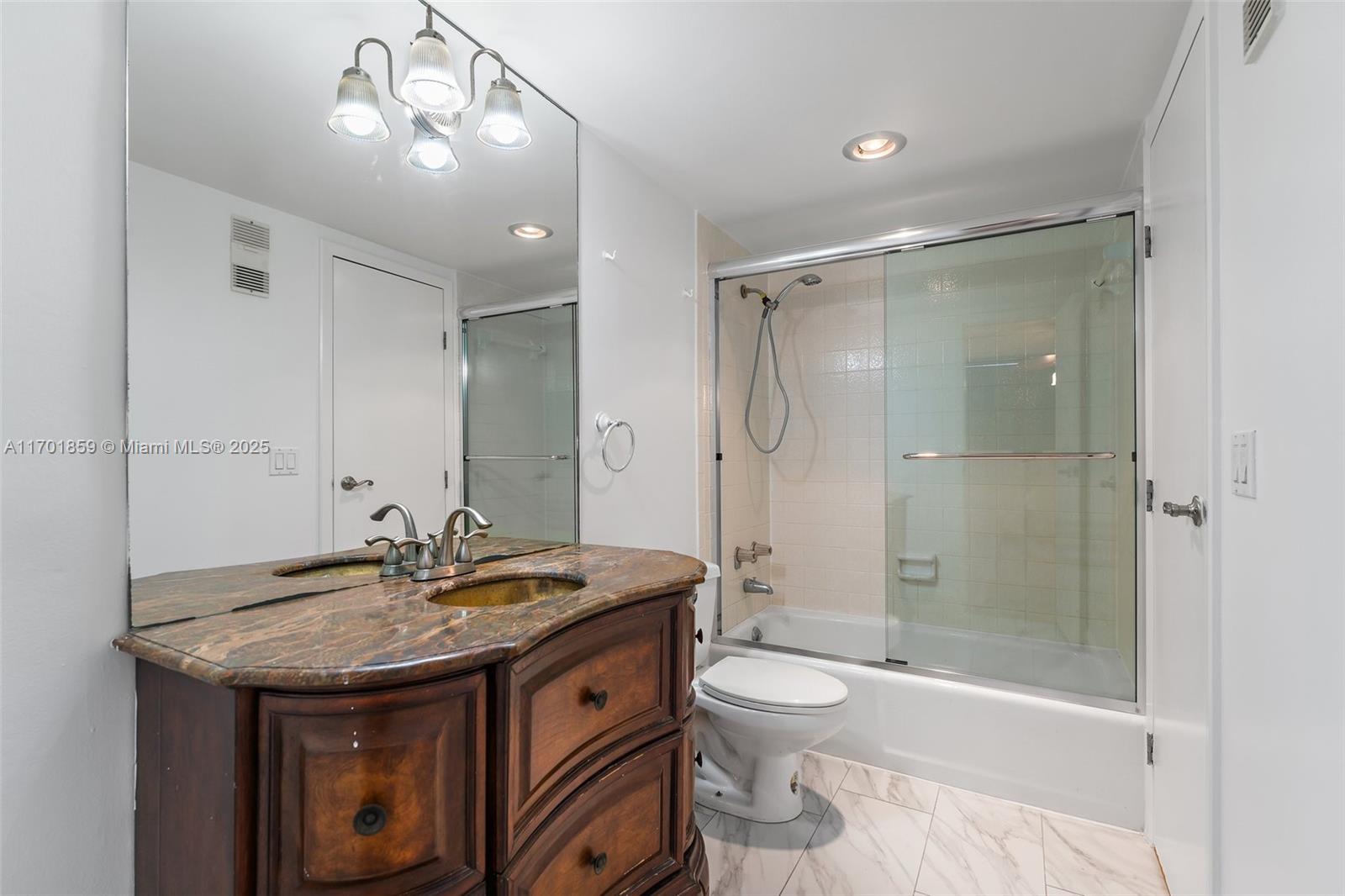 GEMINI CONDO - Residential