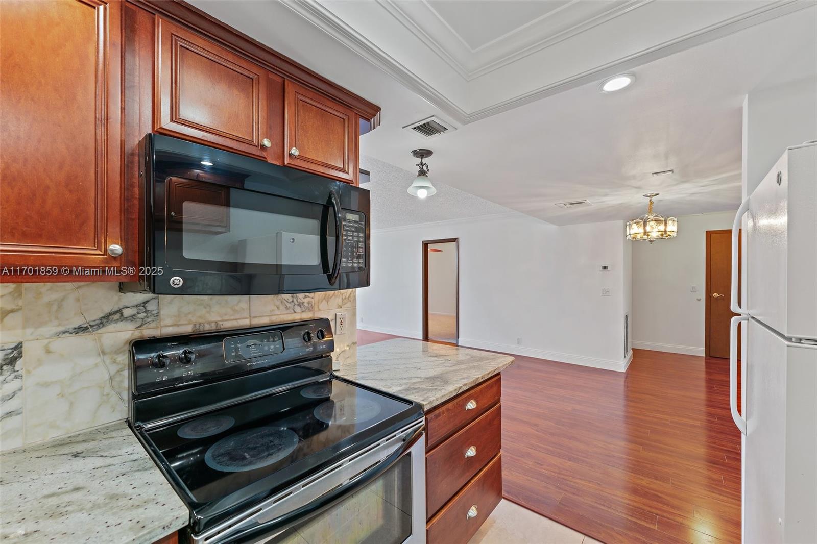 GEMINI CONDO - Residential