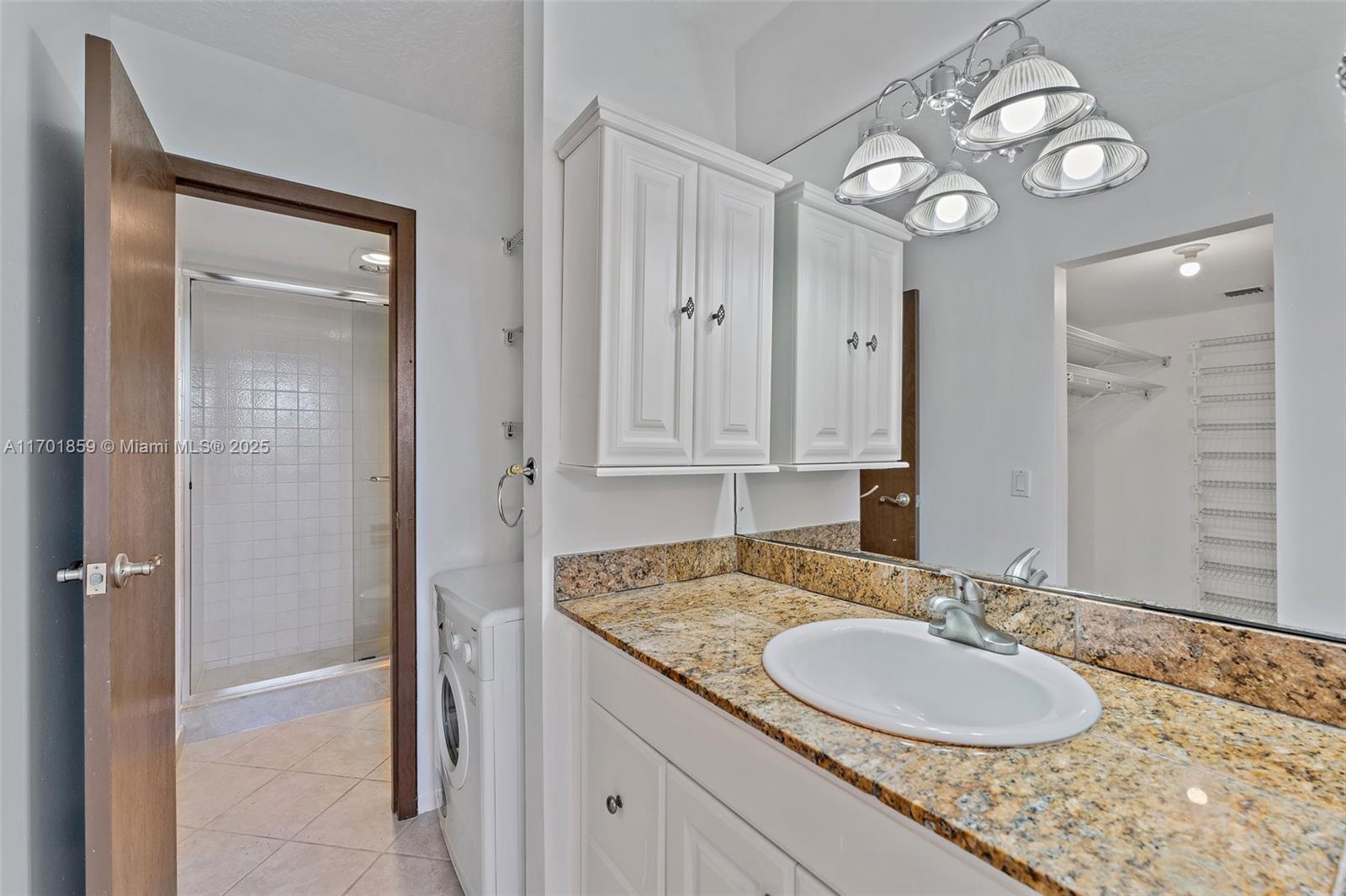 GEMINI CONDO - Residential