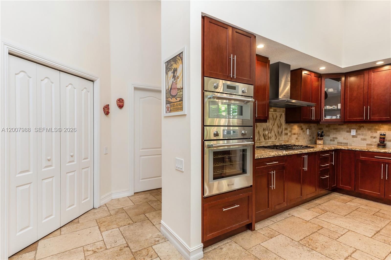 TWENTY OAKS - Residential