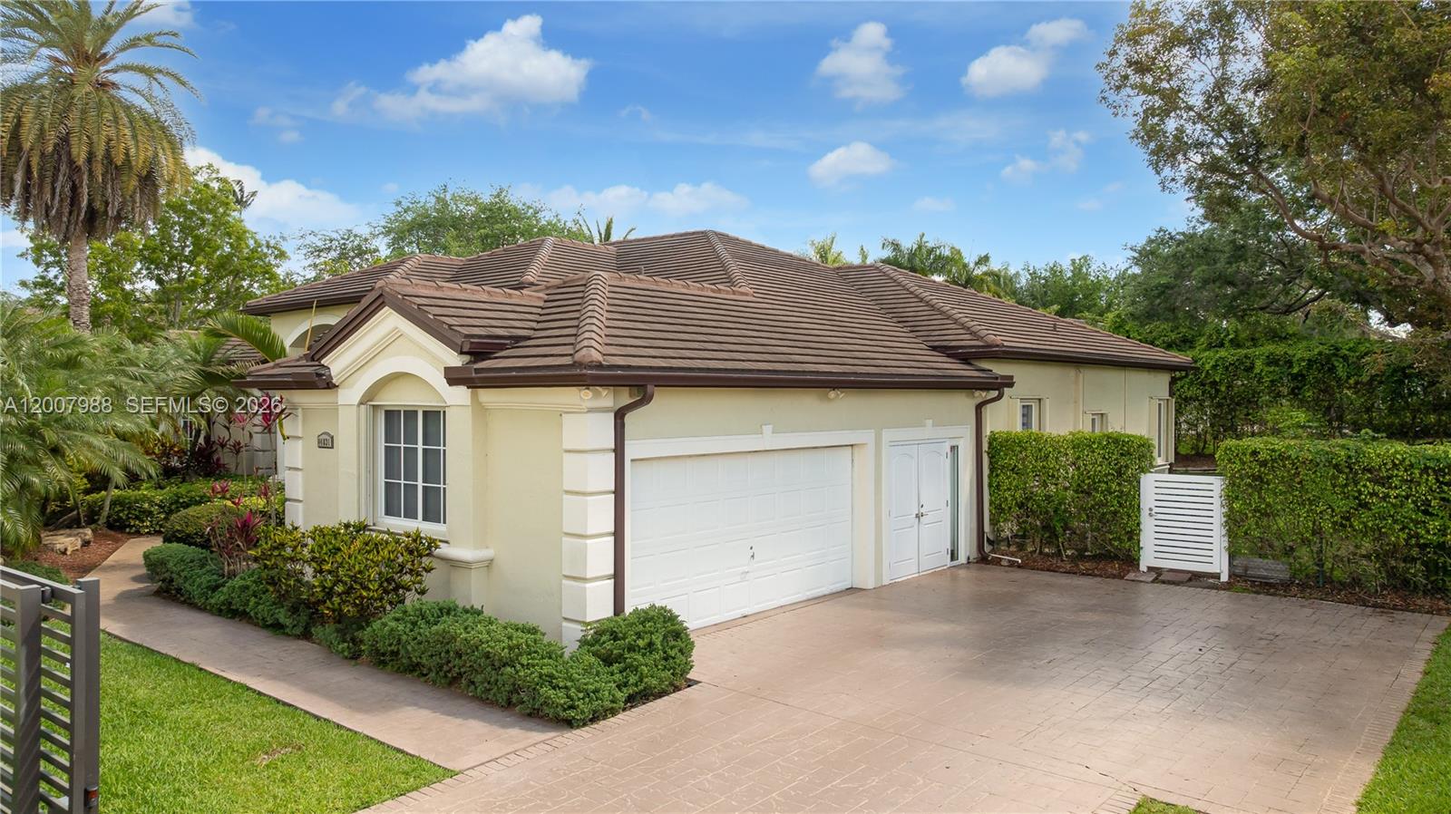 TWENTY OAKS - Residential