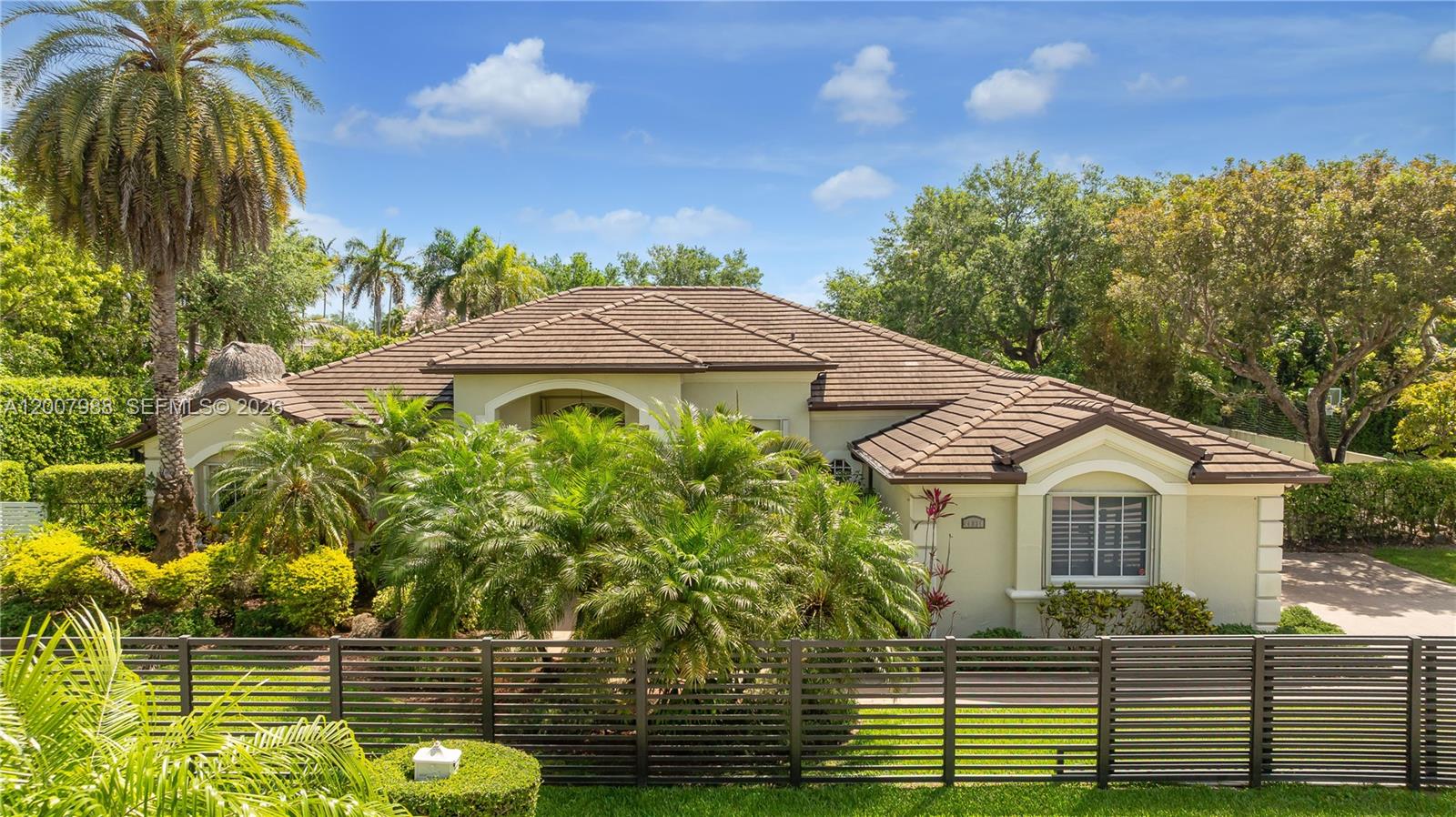 TWENTY OAKS - Residential