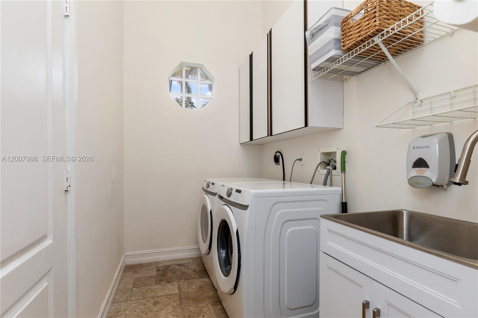 TWENTY OAKS - Residential