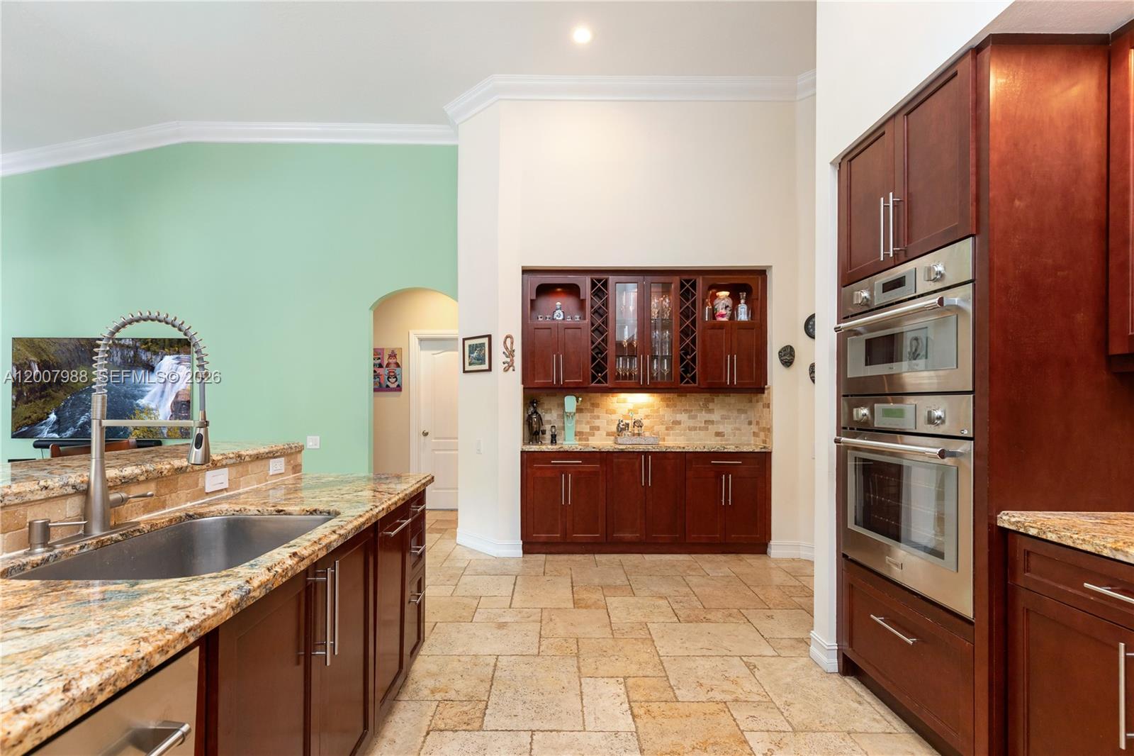 TWENTY OAKS - Residential