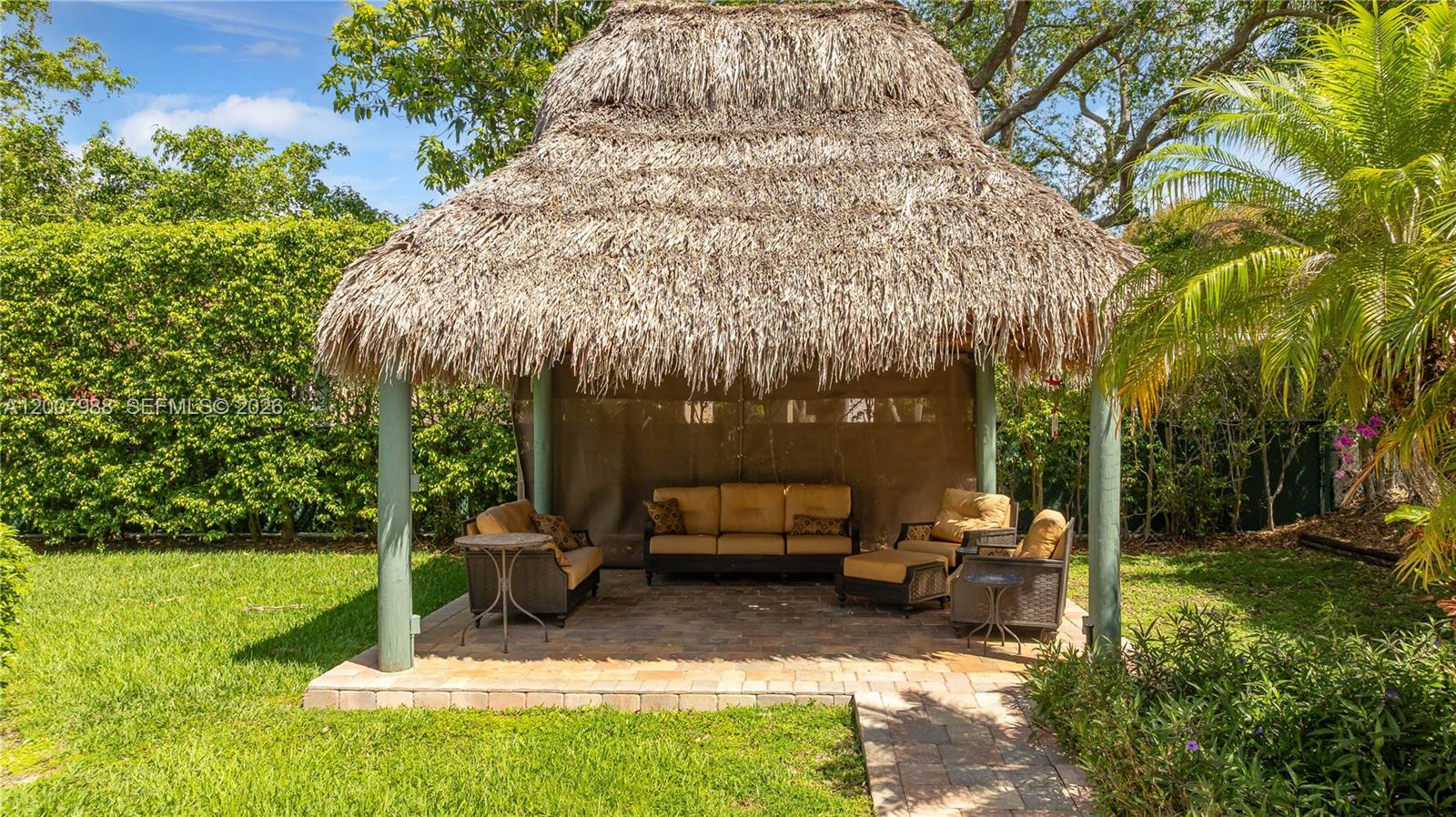 TWENTY OAKS - Residential