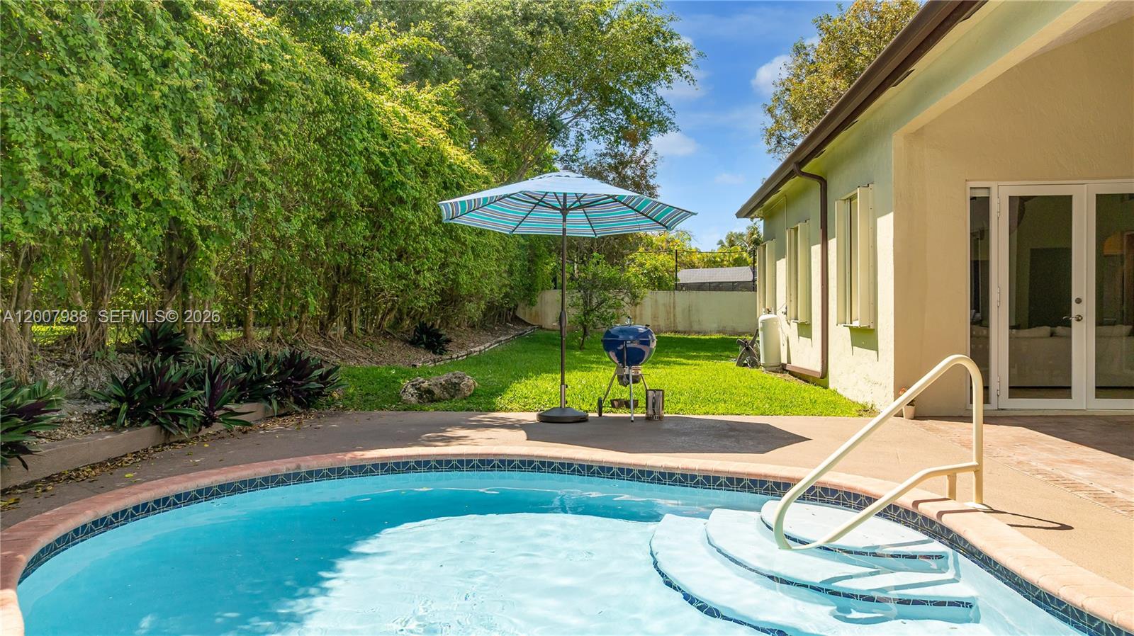 TWENTY OAKS - Residential