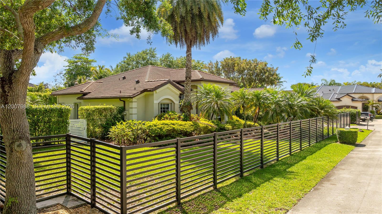 TWENTY OAKS - Residential