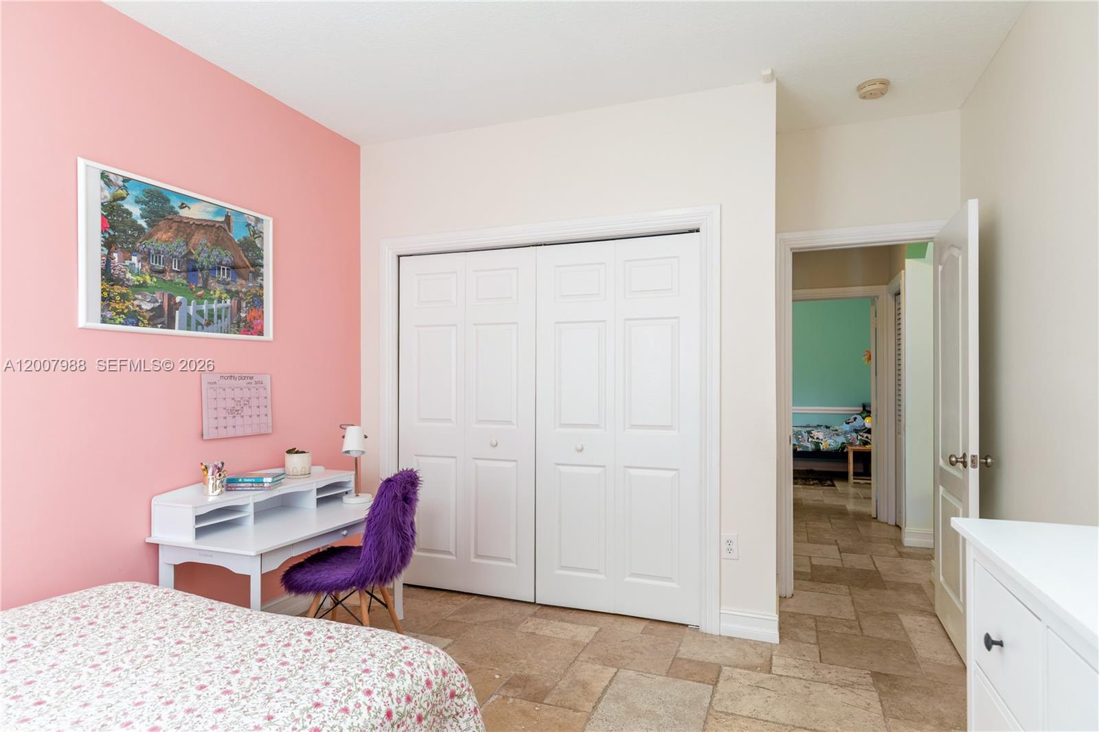 TWENTY OAKS - Residential