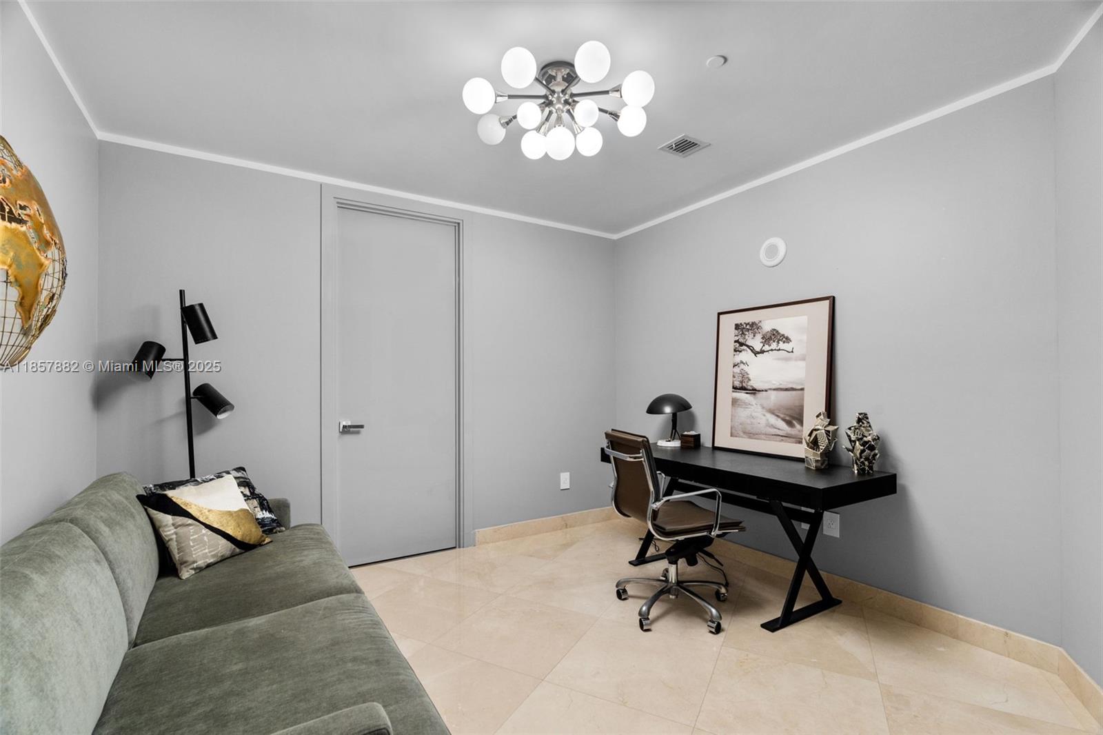 16001 Collins Ave 907