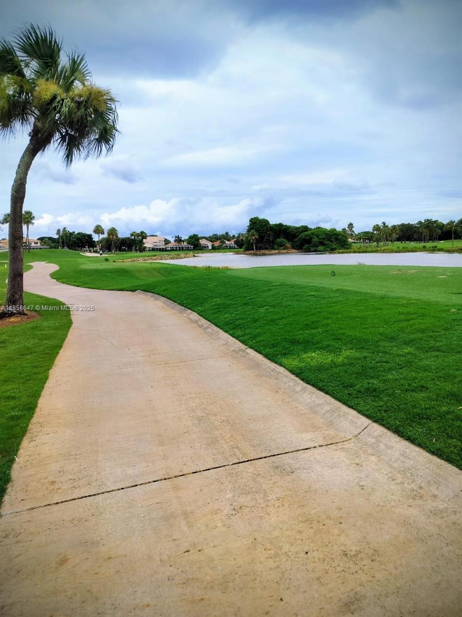 551 Prestwick Cir 551