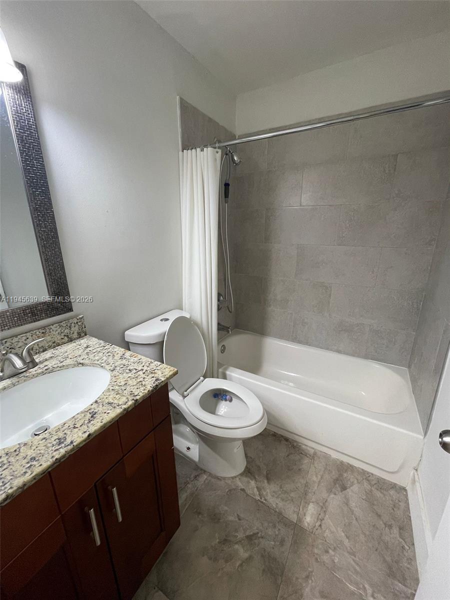 SUMMER LAKE - Residential