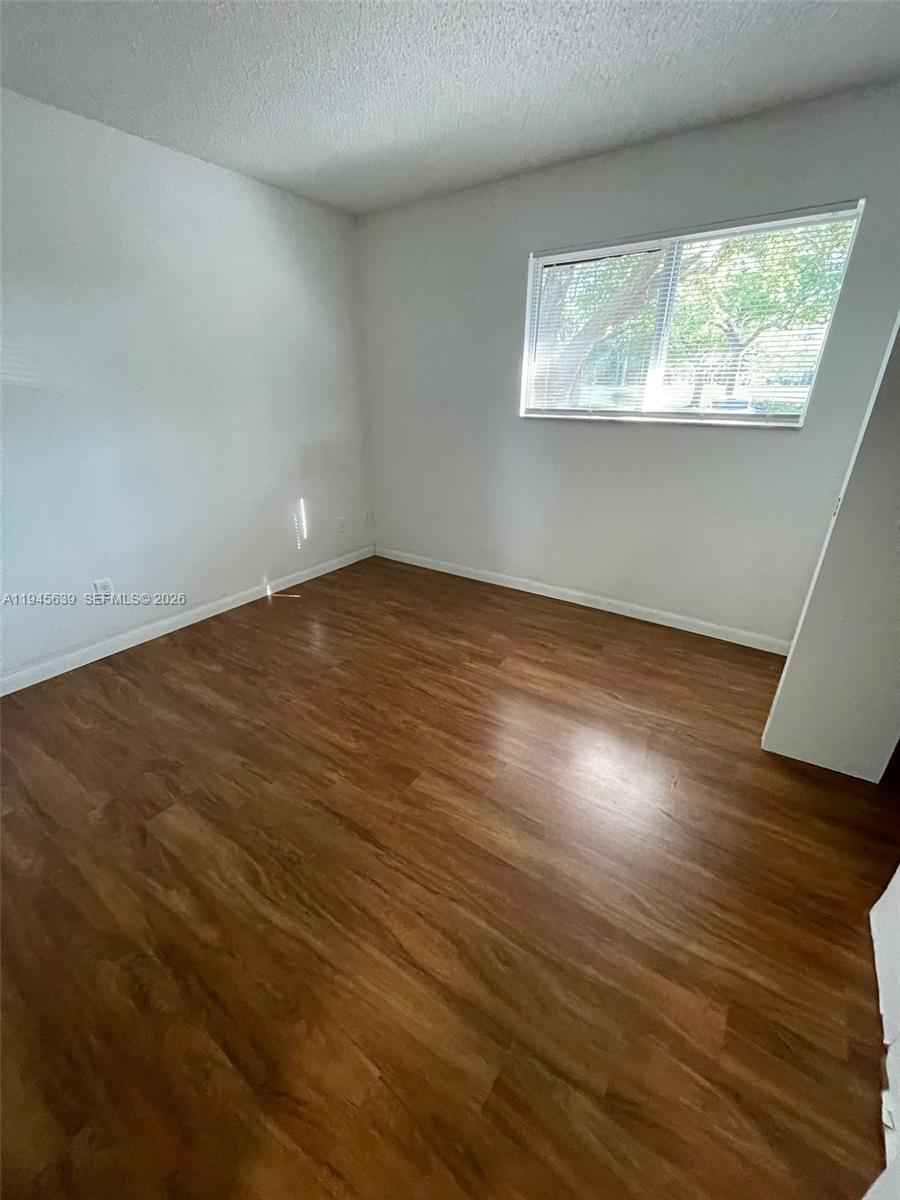 SUMMER LAKE - Residential