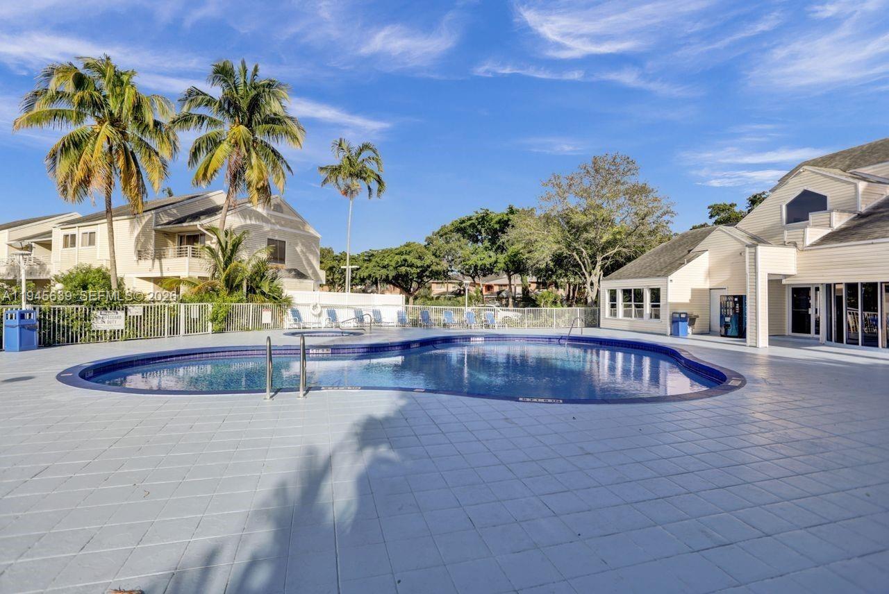 SUMMER LAKE - Residential