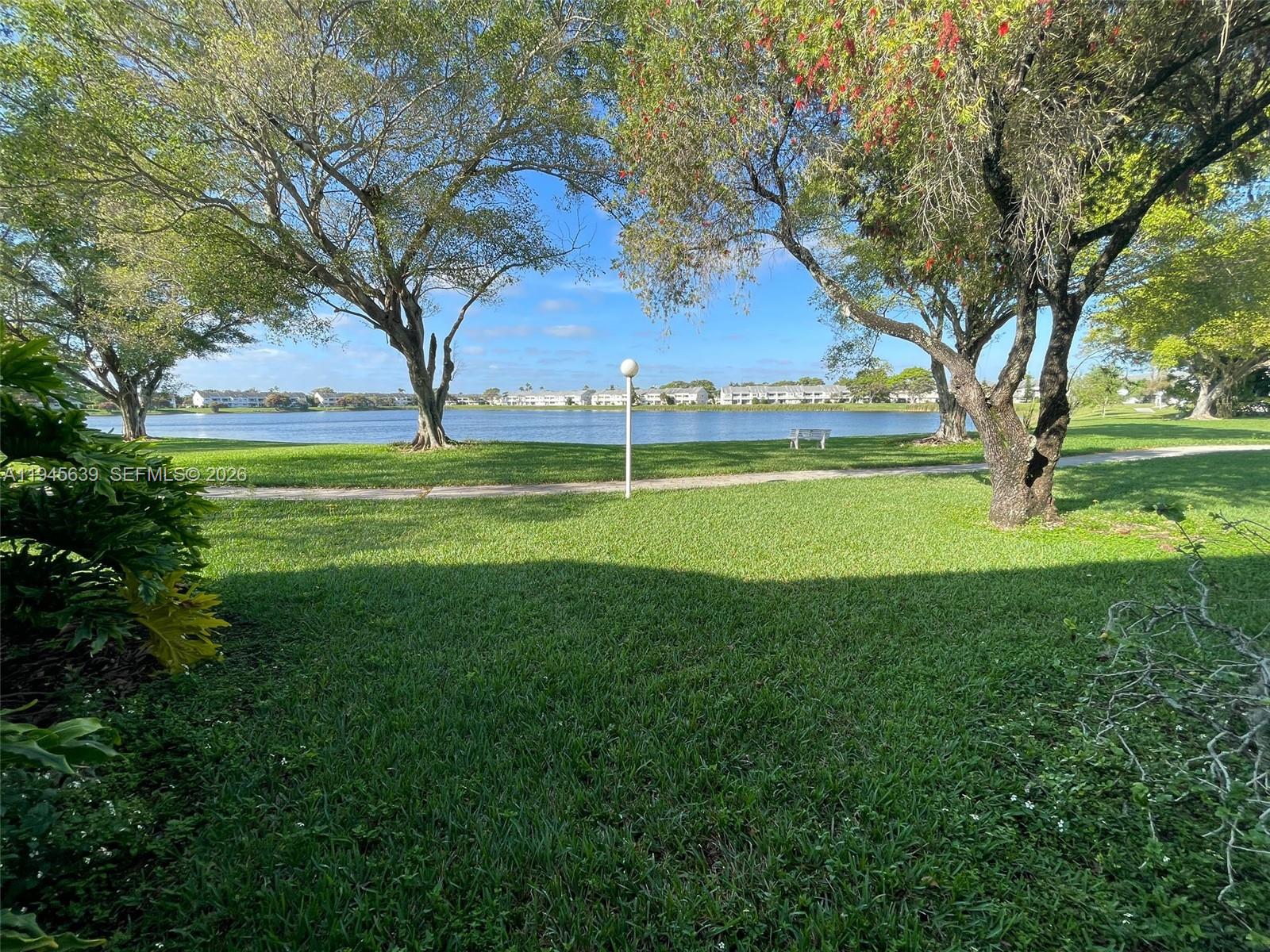 SUMMER LAKE - Residential