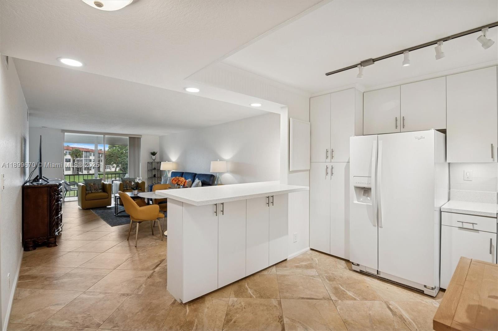 411 S Hollybrook Dr 204