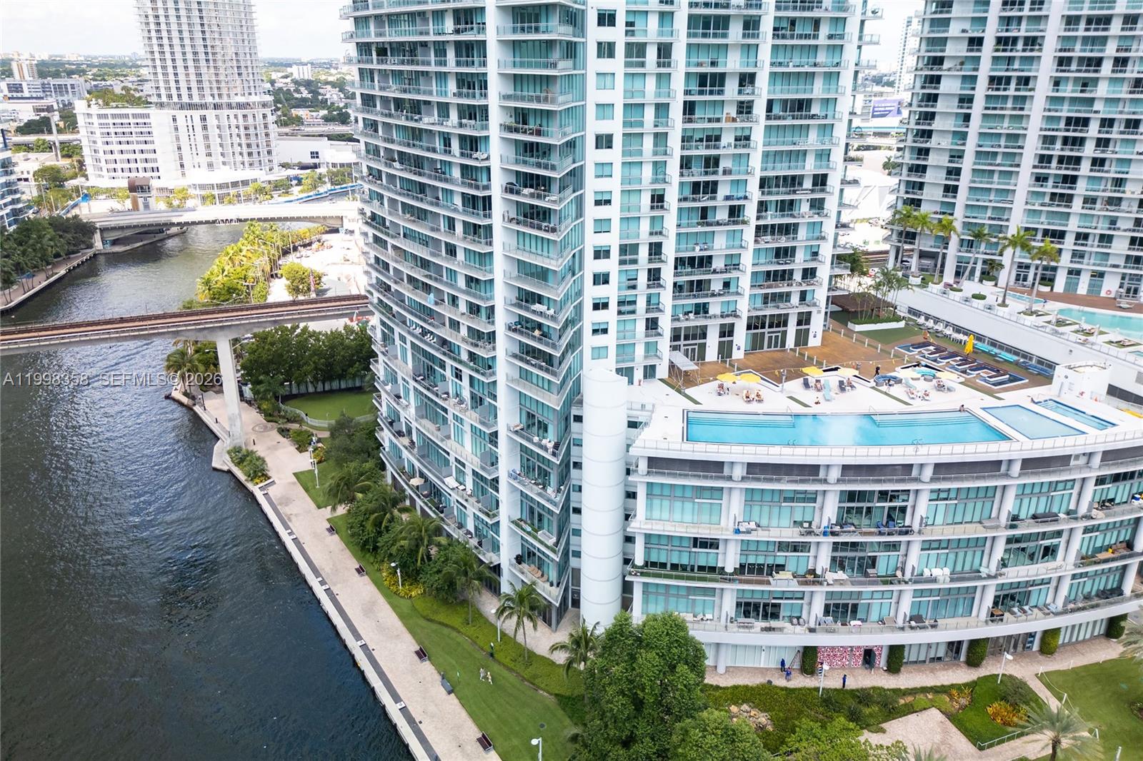 MINT CONDO - Residential