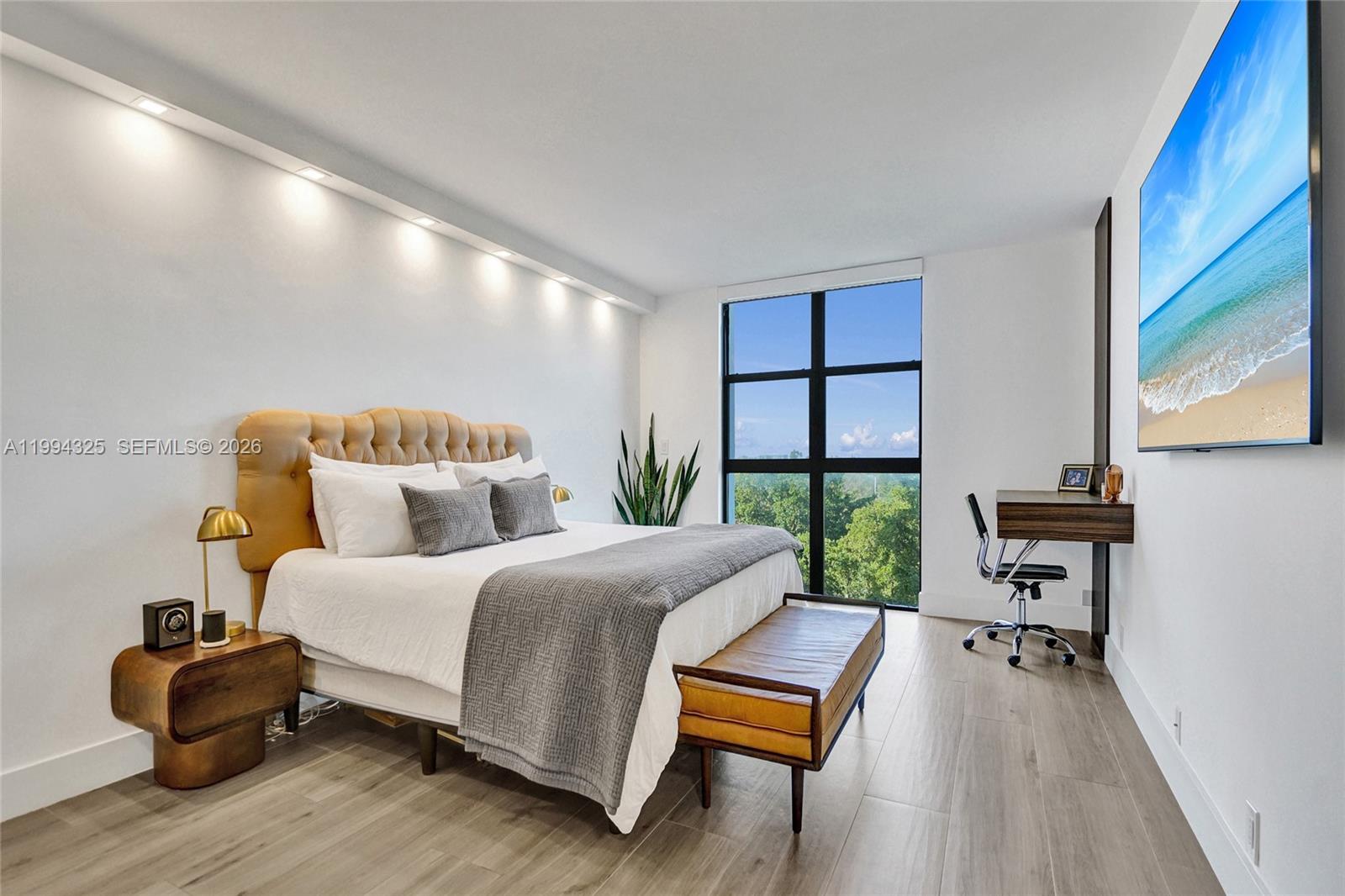 TOWERS OF QUAYSIDE CONDO - Residential