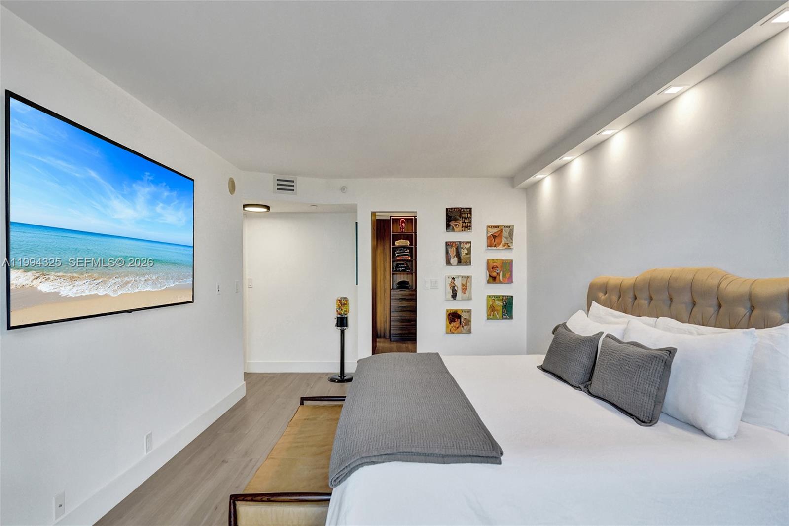 TOWERS OF QUAYSIDE CONDO - Residential