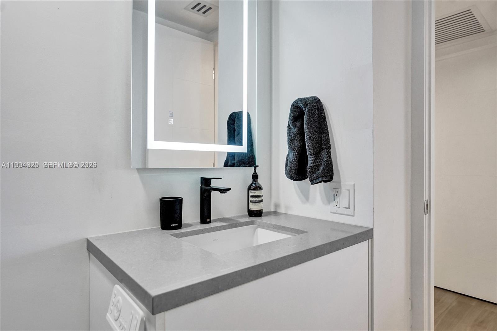 TOWERS OF QUAYSIDE CONDO - Residential