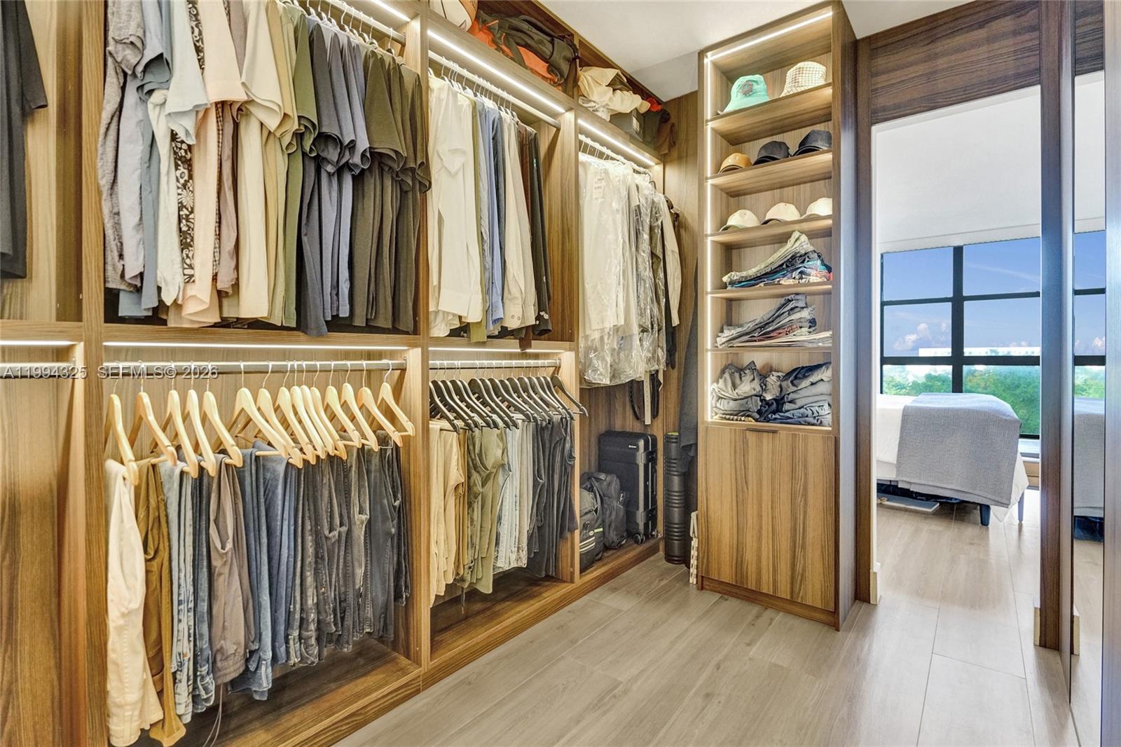 TOWERS OF QUAYSIDE CONDO - Residential