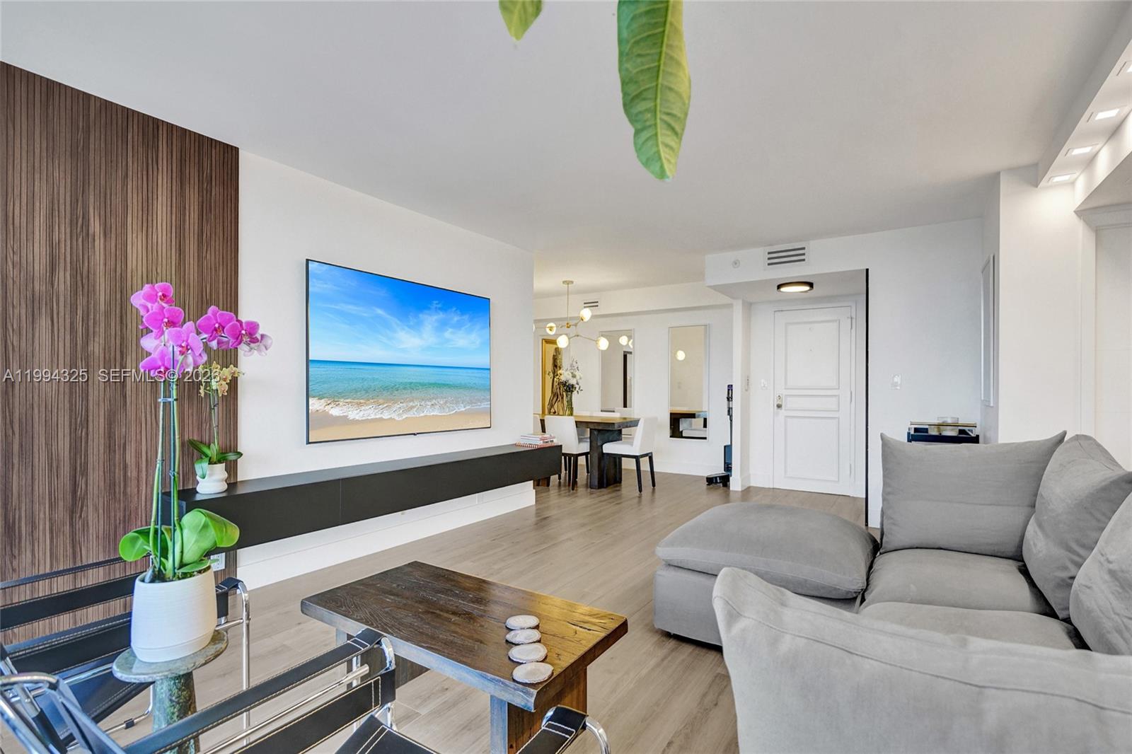 TOWERS OF QUAYSIDE CONDO - Residential