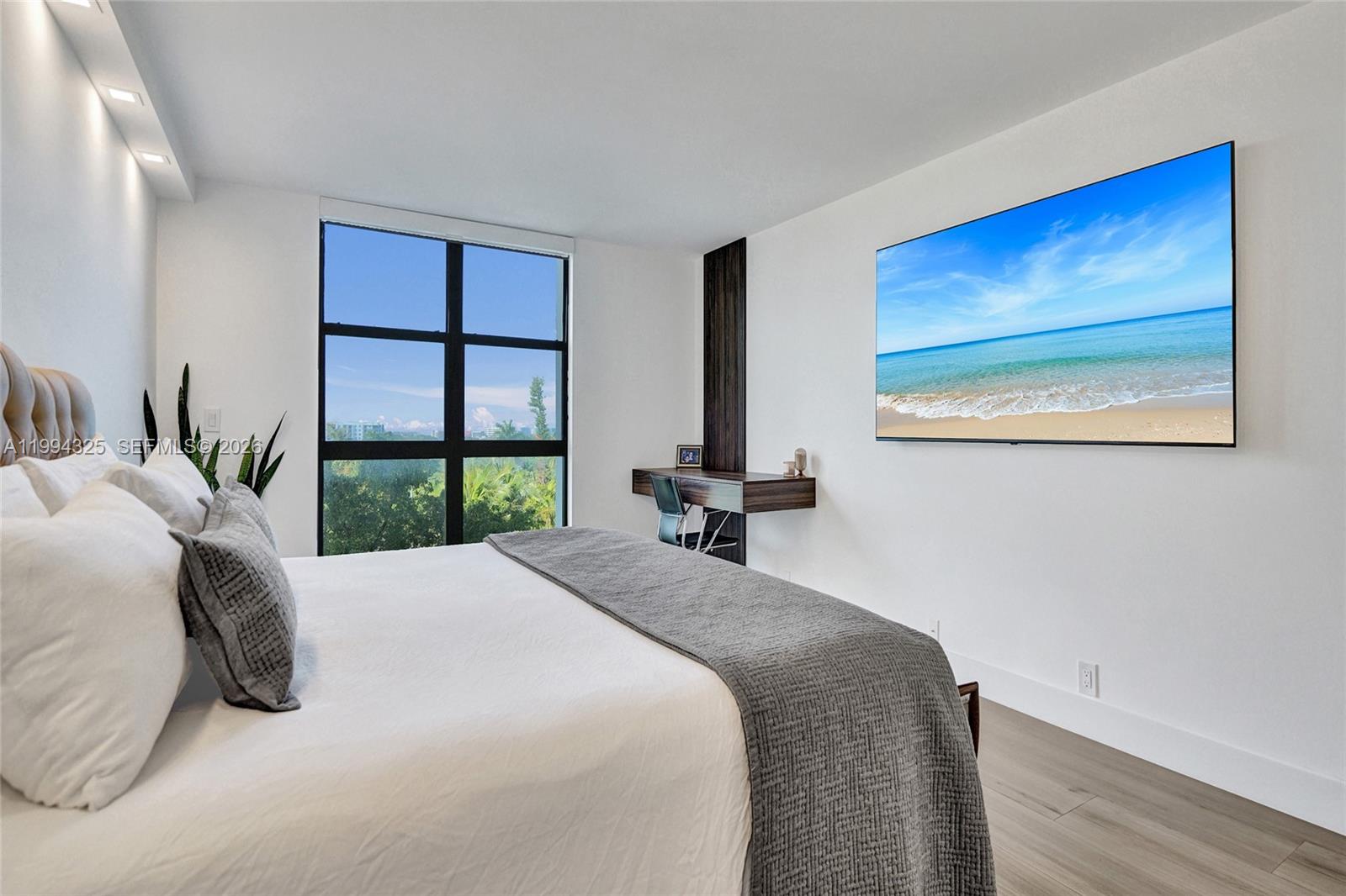 TOWERS OF QUAYSIDE CONDO - Residential